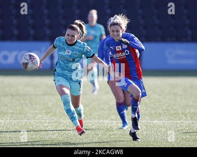 Kate Natkiel de Crystal Palace Women et Melissa Lawley de Liverpool Women ont suivi le ballon lors du championnat FA de femmes entre Crystal Palace Women et Liverpool Women au stade Hayes Lane, Bromley, Royaume-Uni, le 07th mars 2021 (photo par action Foto Sport/NurPhoto) Banque D'Images