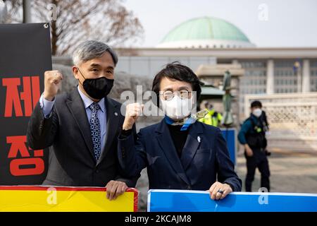 Le candidat du Parti démocratique ouvert de la Corée pour l'élection mayonnaise de 7 avril à Séoul KIM Jin-ai parle aux médias lors d'une interview à l'extérieur de l'Assemblée nationale sur 09 mars 2021 à Séoul, en Corée du Sud. Elle a quitté son poste parlementaire pour les élections mayorales de Séoul. (Photo de Chris Jung/NurPhoto) Banque D'Images