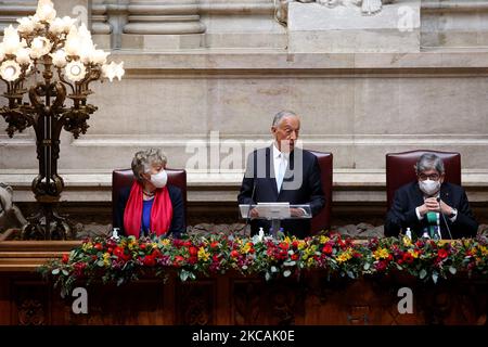 Le Président portugais réélu Marcelo Rebelo de Sousa (C ) prononce un discours lors de sa cérémonie d'assermentation au Parlement à Lisbonne, au Portugal, à propos de 9 mars 2021. (Photo par Pedro Fiúza/NurPhoto) Banque D'Images