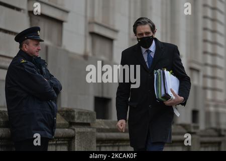 Simon Harris, ministre de l'enseignement supérieur, de la recherche, de l'innovation et de la science, arrive dans les édifices gouvernementaux de Dublin avant la réunion du Cabinet, qui a lieu ce matin. Le mardi 9 mars 2021, à Dublin, Irlande. (Photo par Artur Widak/NurPhoto) Banque D'Images