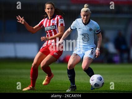 Bethany England (Angleterre) du FC Chelsea et Kylie Strom d'Atletico rivalise pour le ballon lors du match de 16 de la Ligue des champions de l'UEFA des femmes entre l'Atletico de Madrid et le FC Chelsea femmes au Stadio Brianteo on 10 mars 2021 à Monza, en Italie. (Photo de Jose Breton/Pics action/NurPhoto) Banque D'Images