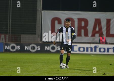 Le défenseur du CD Nacional JÃºlio césar en action pendant le match des Liga nos entre le CD Nacional et le CS Maritimo à estádio da Madeira sur 12 mars 2021 à Funchal, Madère, Portugal. (Photo de Valter Gouveia/NurPhoto) Banque D'Images