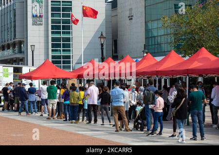 De nouveaux groupes de gym, de banques et de restaurants et de restaurants déclenchent des tests gouvernementaux obligatoires, car les craintes d'une vague de 5th redescendent à Hong Kong, sur 13 mars 2021. (Photo de Simon Jankowski/NurPhoto) Banque D'Images