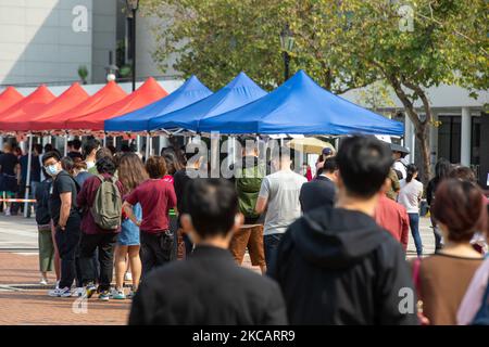 De nouveaux groupes de gym, de banques et de restaurants et de restaurants déclenchent des tests gouvernementaux obligatoires, car les craintes d'une vague de 5th redescendent à Hong Kong, sur 13 mars 2021. (Photo de Simon Jankowski/NurPhoto) Banque D'Images