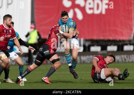 Freddie Steward de Leicester Tigers est attaqué par Ruan Ackermann de Gloucester lors du match Gallagher Premiership entre Gloucester Rugby et Leicester Tigers au stade Kingsholm, Gloucester, le samedi 13th mars 2021. (Photo de Juan Gasparini/MI News/NurPhoto) Banque D'Images