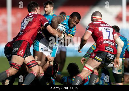 KIni Murimurivalu, de Leicester Tigers, est attaqué par Matias Alemanno lors du match Gallagher Premiership entre Gloucester Rugby et Leicester Tigers au stade Kingsholm, Gloucester, le samedi 13th mars 2021. (Photo de Juan Gasparini/MI News/NurPhoto) Banque D'Images