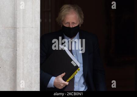 LONDRES, ROYAUME-UNI - le 16 MARS 2021 : le Premier ministre britannique Boris Johnson quitte le 10 Downing Street pour que la Chambre des communes présente une déclaration aux députés sur l'examen intégré par le gouvernement de la défense et de la politique étrangère de la Grande-Bretagne, le 16 mars 2021 à Londres, en Angleterre. (Photo de Wiktor Szymanowicz/NurPhoto) Banque D'Images