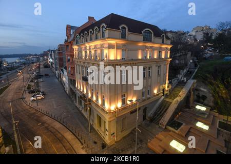 Horizon de Belgrade : la vieille ville dans la rivière Sava le soir. Serbie Banque D'Images