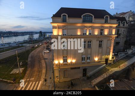 Horizon de Belgrade : la vieille ville dans la rivière Sava le soir. Serbie Banque D'Images