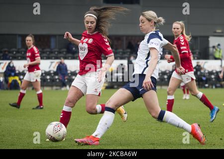 Alanna Kennedy (Tottenham) contrôle le ballon lors de la Super League féminine 2020-21 entre Tottenham Hotspur et Bristol City à la Hive. (Photo de Federico Guerra Moran/NurPhoto) Banque D'Images