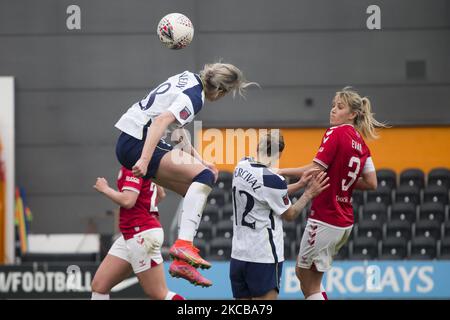 Alanna Kennedy (Tottenham) contrôle le ballon pendant le montage Super League 2020-21 de FA Women entre Tottenham Hotspur et Bristol City à la Hive. (Photo de Federico Guerra Moran/NurPhoto) Banque D'Images