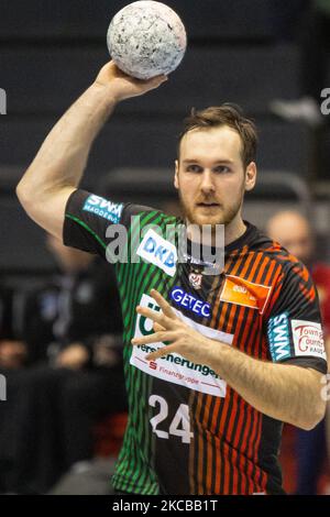 Christian O'Sullivan de SC Magdeburg contrôle le ballon pendant le match DE HANDBALL-Bundesliga DE LIQUI MOLY entre SC Magdeburg et Fuechse Berlin au GETEC-Arena sur 21 mars 2021 à Magdebourg, en Allemagne. (Photo de Peter Niedung/NurPhoto) Banque D'Images