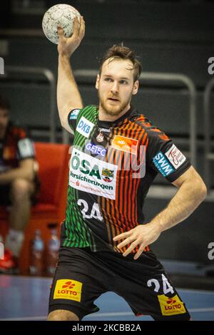 Christian O'Sullivan de SC Magdeburg contrôle le ballon pendant le match DE HANDBALL-Bundesliga DE LIQUI MOLY entre SC Magdeburg et Fuechse Berlin au GETEC-Arena sur 21 mars 2021 à Magdebourg, en Allemagne. (Photo de Peter Niedung/NurPhoto) Banque D'Images