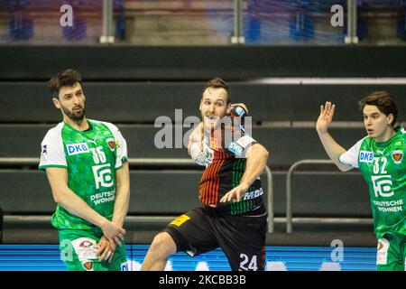 Christian O'Sullivan de SC Magdeburg contrôle le ballon pendant le match DE HANDBALL-Bundesliga DE LIQUI MOLY entre SC Magdeburg et Fuechse Berlin au GETEC-Arena sur 21 mars 2021 à Magdebourg, en Allemagne. (Photo de Peter Niedung/NurPhoto) Banque D'Images