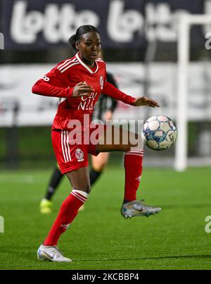 Lakeesha Eijken (11) de Standard photographié lors d'un match de football féminin entre Sporting Charleroi et Standard Femina de Liège le jour d'allumette 10th de la saison 2022 - 2023 de la Super League belge Lotto Womens , vendredi 4 novembre 2022 à Marcinelle , Belgique . PHOTO SPORTPIX | DAVID CATRY Banque D'Images