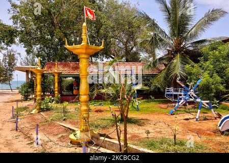 Petit terrain de jeu à l'extérieur du temple Keerimalai Kassi Wissanathar à Keerimalai, Jaffna, Sri Lanka. (Photo de Creative Touch Imaging Ltd./NurPhoto) Banque D'Images