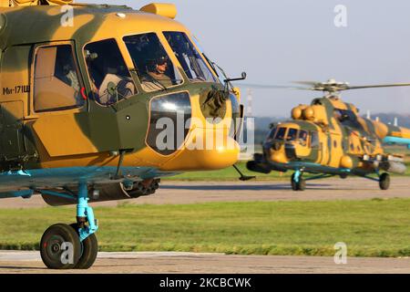 MIL mi-171 hélicoptères de transport militaire de la Force aérienne du Kazakhstan. Banque D'Images