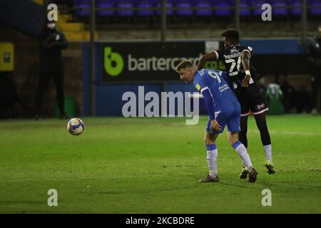 Rollin Menayese de Grimsby Town en action avec Scott Quigley de Barrow lors du match de 2 de la Sky Bet League entre Barrow et Grimsby Town à la rue Holker, Barrow-in-Furness, le mardi 23rd mars 2021. (Photo de Mark Fletcher/MI News/NurPhoto) Banque D'Images