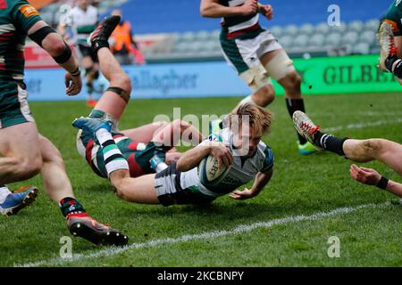 Sam Stuart, de Newcastle Falcons, a obtenu un score lors du match de première division de Gallagher entre Leicester Tigers et Newcastle Falcons à Welford Road, Leicester, Engalnd, le 28th mars 2021. (Photo de Chris Lishman/MI News/NurPhoto) Banque D'Images