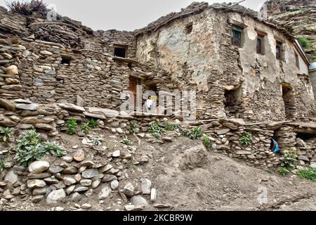 Vieilles maisons musulmanes construites avec des pierres hautes dans l'Himalaya dans le village de Parkachik à Zanskar, Ladakh, Jammu et Cachemire, Inde. (Photo de Creative Touch Imaging Ltd./NurPhoto) Banque D'Images