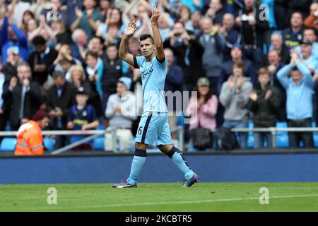 Sergio Aguero de Manchester City pendant Manchester City / Tottenham Hotspur Barclays Premier League. 18/10/2014 Sergio Agero, de Manchester City, fête ses scores pour le faire 1-0 lors du match de la Barclays Premier League entre Manchester City et Tottenham Hotspur au stade Etihad de Manchester le samedi 18 octobre 2014 Media image Ltd. FA accrédité. Premier League No de licence: PL14/15/P4864. Football League No de licence: FLGE14/15/P4864. Football Conference No de licence: PCONF 217/14 tel +44(0)7974 568 859.email andi@mediaimage.ltd.uk, 16 Bowness Avenue, Cheadle Hulme. Stockport. SK8 7HS. Banque D'Images