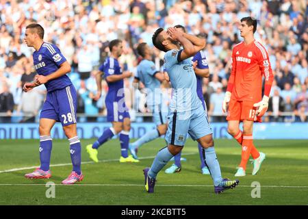 Sergio Aguero de Manchester City pendant . Manchester City contre Chelsea Barclays Premier League 21/09/2014 Sergio Aguero de Man City réagit après avoir manqué une chance lors du match de la Barclays Premier League entre Manchester City et Chelsea au stade Etihad, le dimanche 21st septembre 2014. (C)Media image Ltd. Accrédité FA. Premier League No de licence: PL14/15/P4864 football League No de licence: FLGE14/15/P4864 football Conference No de licence: PCONF 217/14 tel +44(0)7974 568 859.email andi@mediaimage.ltd.uk, 16 Bowness Avenue, Cheadle Hulme. Stockport. SK8 7HS. Credit Media image Ltd (photo par MI News/N Banque D'Images