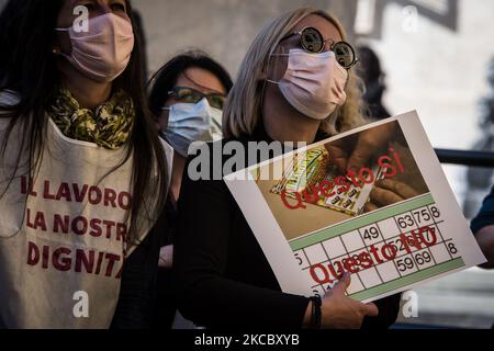 Protestation sur la place Montecitorio, Rome, Italie, sur 31 mars 2021 par le secteur public des jeux d'argent et les travailleurs et les entrepreneurs dans le secteur qui, au cours de la dernière année, n'ont été ouverts que dans les mois d'été, ce qui met des milliers de travailleurs dans le secteur en danger et demande au gouvernement de rouvrir les activités des salles de jeux. (Photo par Andrea Ronchini/NurPhoto) Banque D'Images