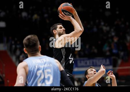 Antoine Diot (C) de LDLC ASVEL Villeurbanne en action pendant le match de basketball de l'Euroligue entre Zenit Saint-Pétersbourg et LDLC ASVEL Villeurbanne sur 2 avril 2021 à l'arène de Sibur à Saint-Pétersbourg, en Russie. (Photo de Mike Kireev/NurPhoto) Banque D'Images