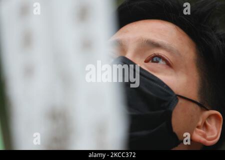 Une centaine de personnes environ participent à une cérémonie commémorative qui a pleuré la mort du déraillement du train, à Hualien, Taïwan, à 4 avril 2021, tuant au moins 50 personnes et blessant des dizaines de personnes qui ont eu lieu le 2 avril. C'est l'accident de train le plus grave des 20 dernières années. (Photo de CEng Shou Yi/NurPhoto) Banque D'Images