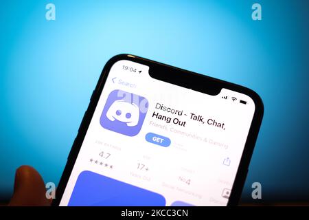 L'application discorde est vue sur un iPhone dans cette photo d'illustration à Varsovie, Pologne sur 3 avril 2021. La discorde de la plate-forme de communication et de messagerie serait en pourparlers avec Microsoft pour vendre sa plate-forme. Selon GamesBeat, le site Internet de la technologie de jeu, la vente pourrait se traduire par une prise de contrôle de 10 milliards de dollars. Avec plus de 9 millions d'utilisateurs quotidiens, la discorde est plus facile que le ralentissement de l'application de messagerie sur le lieu de travail, ce qui a attiré un peu plus de 2 millions d'utilisateurs quotidiens dès le début. Microsoft pourrait probablement intégrer la discorde à sa plate-forme de jeu Xbox car l'application est devenue populaire au départ auprès des joueurs. (Photo de Jaap Arriens/nu Banque D'Images