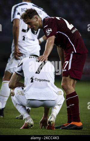 Le défenseur de Turin Mergim Vojvoda (27) parle avec le Juventus en avant Cristiano Ronaldo (7) pendant le match de football de la série A n.29 TURIN - JUVENTUS sur 03 avril 2021 au Stadio Olimpico Grande Turin à Turin, Piémont, Italie. Résultat final: Torino-Juventus 2-2. (Photo de Matteo Bottanelli/NurPhoto) Banque D'Images