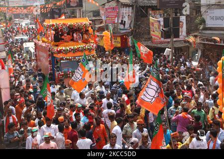 Le ministre en chef de l'Uttar Pradesh Yogi Adityanath a tenu un roadshow en soutien au candidat du BJP North Howrah Assembly Umesh Rai le samedi, 03 avril,2021,Howrah,Bengale occidental. (Photo de Debajyoti Chakraborty/NurPhoto) Banque D'Images