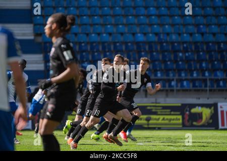 Joueurs d'Ingolstadt attendant le ballon pendant le 3. Match Liga entre 1. FC Magdebourg et FC Ingolstadt 04 au MDCC-Arena sur 03 avril 2021 à Magdebourg, Allemagne. (Photo de Peter Niedung/NurPhoto) Banque D'Images