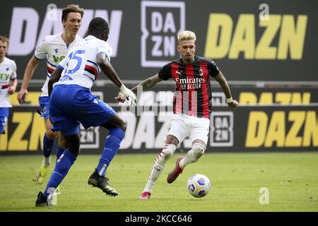 Samuel Castillejo de l'AC Milan en action pendant la série Un match entre l'AC Milan et l'UC Sampdoria au Stadio Giuseppe Meazza sur 03 avril 2021 à Milan, Italie. Les stades sportifs autour de l'Italie restent soumis à des restrictions strictes en raison de la pandémie du coronavirus, car les lois de distanciation sociale du gouvernement interdisent aux fans à l'intérieur des lieux, ce qui entraîne le jeu derrière des portes fermées. (Photo de Giuseppe Cottini/NurPhoto) Banque D'Images