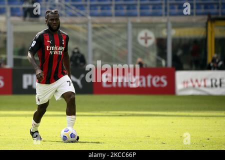 Frank Kessie de l'AC Milan en action pendant la série Un match entre l'AC Milan et l'UC Sampdoria au Stadio Giuseppe Meazza sur 03 avril 2021 à Milan, Italie. Les stades sportifs autour de l'Italie restent soumis à des restrictions strictes en raison de la pandémie du coronavirus, car les lois de distanciation sociale du gouvernement interdisent aux fans à l'intérieur des lieux, ce qui entraîne le jeu derrière des portes fermées. (Photo de Giuseppe Cottini/NurPhoto) Banque D'Images