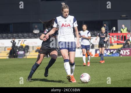 Alanna Kennedy (Tottenham) contrôle le ballon lors de la Super League 2020-21 de FA Women entre Tottenham Hotspur et Manchester City à la Hive. (Photo de Federico Guerra Moran/NurPhoto) Banque D'Images