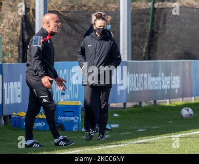 Marcus Bignot Directeur intérimaire d'Aston Villa Ladies FC crie des instructions à son équipe lors du dug-out de Barclays FA Women's Super League entre Everton Women et Aston Villa Women au Walton Hall Park Stadium, Liverpool UK le 04th avril 2021 (photo par action Foto Sport/NurPhoto) Banque D'Images