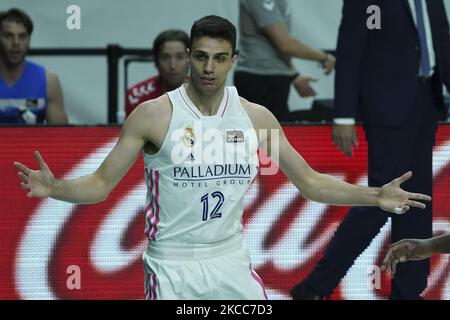 Carlos Alocn du Real Madrid en action pendant le match de l'ACB Endesa Basketball League entre Real Madrid et Aunsa GBC tenu au Centre Wizink de Madrid, Espagne, sur 4 avril 2021. (Photo par Oscar Gonzalez/NurPhoto) Banque D'Images