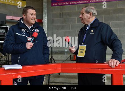 Roy Butterworth d'Oldham Athletic (à droite) avant le match Sky Bet League 2 entre Crawley Town et Oldham Athletic au Broadfield Stadium, Crawley, Angleterre, le 5th avril 2021. (Photo d'Eddie Garvey/MI News/NurPhoto) Banque D'Images