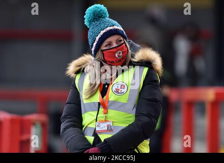 Le 5th avril 2021, le personnel de Crawley a été à l'avant du match de la Sky Bet League 2 entre Crawley Town et Oldham Athletic au Broadfield Stadium, Crawley, en Angleterre. (Photo d'Eddie Garvey/MI News/NurPhoto) Banque D'Images