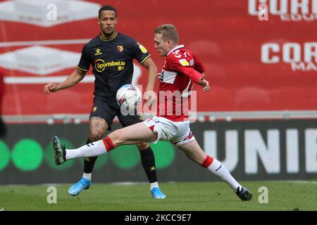 William Troost-Ekong, de Watford et de Middlesbrough George Saville, lors du match de championnat Sky Bet entre Middlesbrough et Watford au stade Riverside, à Middlesbrough, en Angleterre, le 5th avril 2021. (Photo de Mark Fletcher/MI News/NurPhoto) Banque D'Images