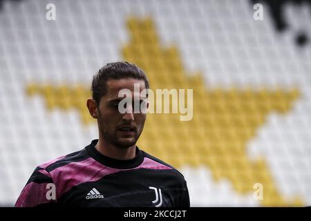 Juventus milieu de terrain Adrien Rabiot (25) regarde pendant la série Un match de football n.30 JUVENTUS - GÊNES sur 11 avril 2021 au stade Allianz à Turin, Piémont, Italie. Résultat final: Juventus-Gênes 3-1. (Photo de Matteo Bottanelli/NurPhoto) Banque D'Images