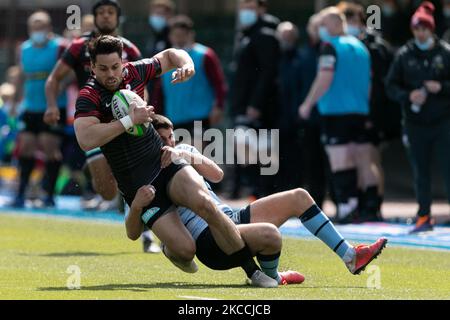 Sean Maitland de Saracens est affronté par Tommy Mathews de Bedford Blues lors du match de championnat Greene King IPA entre Saracens et Bedford Blues à Allianz Park, Londres, le dimanche 11th avril 2021. (Photo de Juan Gasperini/MI News/NurPhoto) Banque D'Images