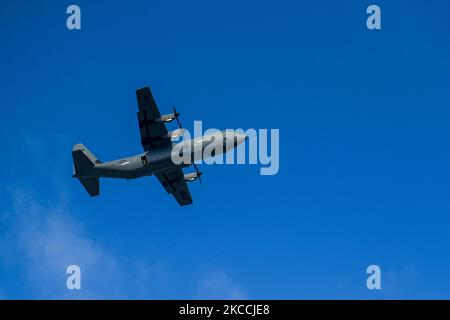 Les membres affectés aux forces conjointes des opérations spéciales font voler un avion C-130J Hercules affecté au Escadron de transport aérien 815th, base aérienne Keesler, Mississippi, au-dessus de la base aérienne MacDill, Floride, le 3 novembre 2022. L'exercice conjoint des opérations comprenait des membres affectés au Commandement des opérations spéciales des États-Unis, Poste central de commandement des opérations spéciales et élément de soutien des communications conjointes. (É.-U. Photo de la Force aérienne par Airman classe 1st Zachary Foster) Banque D'Images