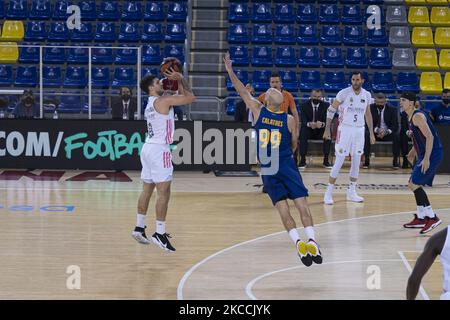 Nicolás Laprovittola (8) du Real Madrid pendant le match Barça contre Real Madrid de la ligue ACB sur 11 avril 2021, à Palau Blaugrana, Barcelone, Espagne. (Photo de Pau de la Calle/NurPhoto) Banque D'Images