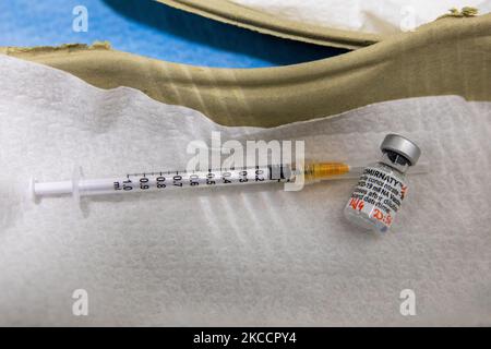 Les vaccins Covid sont conservés sur la table au nouveau Centre de vaccination Lingotto Covid 19 à Turin, Italie, sur 14 avril 2021. (Photo de Mauro Ujetto/NurPhoto) Banque D'Images