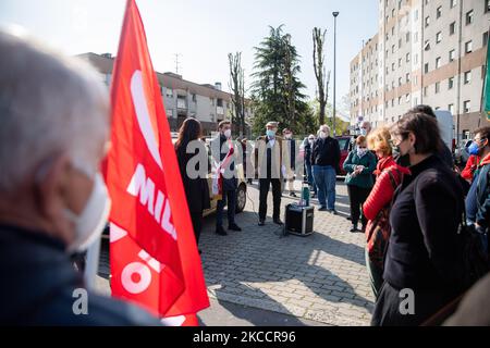 La cérémonie de pose de la Pietre d’Inciampo (Stolpersteine), réalisée par Gunter Demnig, pour commémorer les victimes de la Shoah sur 14 avril 2021 à Milan, Italie (photo d’Alessandro Bremec/NurPhoto) Banque D'Images