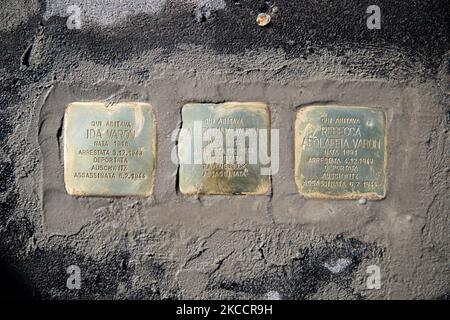 La cérémonie de pose de la Pietre d’Inciampo (Stolpersteine), réalisée par Gunter Demnig, pour commémorer les victimes de la Shoah sur 14 avril 2021 à Milan, Italie (photo d’Alessandro Bremec/NurPhoto) Banque D'Images