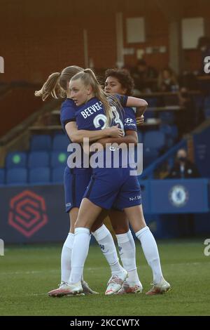 L'équipe de Chelsea célèbre après avoir obtenu son score lors de la coupe de l'avant-première 2020-21 entre le FC Chelsea et la ville de Londres à Kingsmeadow on 16 avril 2021, à Kingston-upon-Thames, en Angleterre. (Photo de Federico Guerra Moran/NurPhoto) Banque D'Images