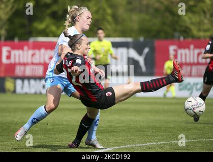 Deborah Salvatori Rinaldi d'AC Milan en action pendant la série des femmes Un match entre AC Milan et SSC Napoli au Centro Sportivo Vismara sur 18 avril 2021 à Milan, Italie. (Photo de Giuseppe Cottini/NurPhoto) Banque D'Images